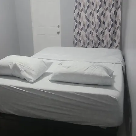 Room In A Beach House With Queen Bed In A Landlord Hosted Three Bedroom Apartment